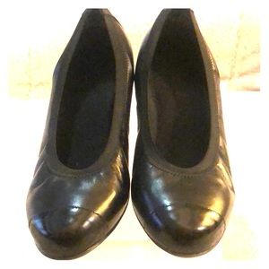 Munro Odette Cap Toe Leather Pumps